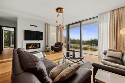 Image de Villa Miracle for 5 persons near Novigrad with wellness area, 50 m2 heated pool, sea view & kids playground