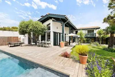 Image de Leonie – Maison avec piscine, 10 pers – Bidart