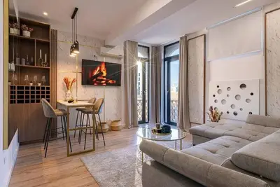 Image de Golden Hour Residence - Elegant Cityview Apartment in Historic Bucharest