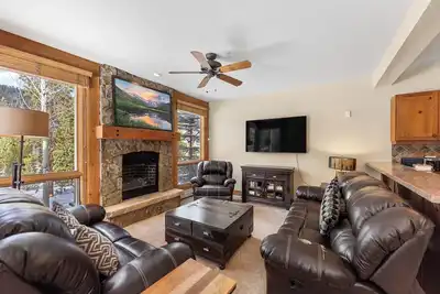 Image de Cozy River Run Condo - Fireplace & Clubhouse with Pool & Hot Tub