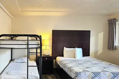 Image de Inviting Room Near Portland’s Historic Districts + Free Parking