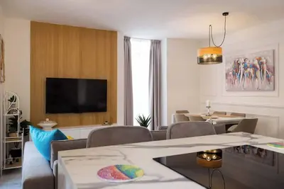 Image de Designer Apt. Maltese Balcony Steps Away From Sea