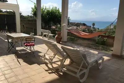 Image de Appartement 'Il Limone, La Salvia e il Rosmarino' avec Vue Mer, Terrasse Privée et Wi-Fi