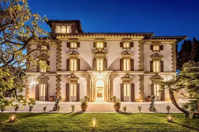 Image de Villa Eleganza - Huit Chambres Villa, Couchages 16