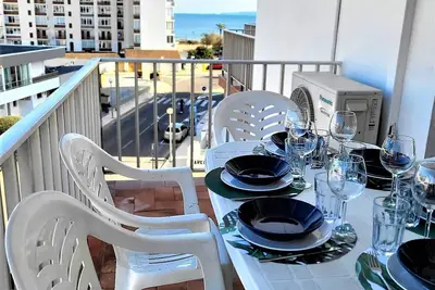 Image de Appartement Cosy à 80m de la Plage avec Climatisation, Wifi, Terrasse et Parking à Roses