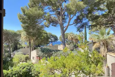 Image de Studio à Saint-Cyr-sur-Mer avec terrasse et parking privé
