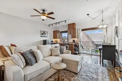 Image de New Listing! Downtown Whitefish Studio Condo! Fireplace!