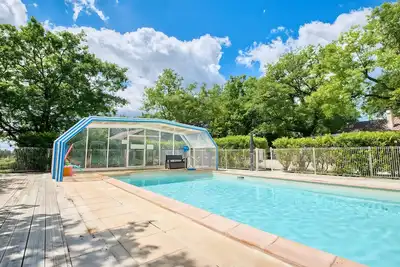 Image de Gîte Truffière : Vue Montagne, Piscine Partagée et Wi-Fi à Salignac-Eyvigues