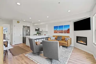 Beautifully remodeled 2 br condo
