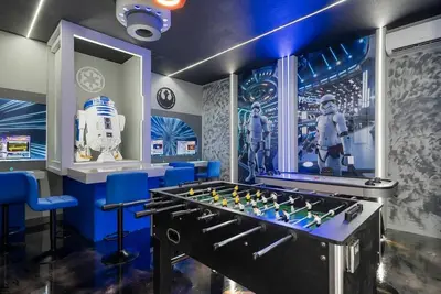 8br Windsor Westside Home w/ Private Pool