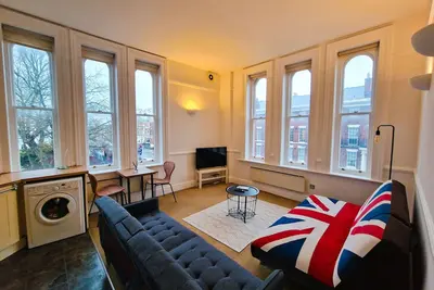 Image de Modern Victorian Charm in a Great Location