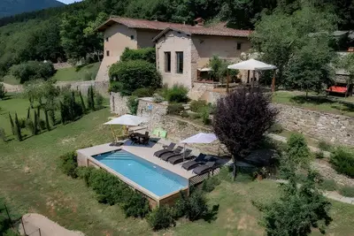 Image de Villa 'Ancòra Tenuta Lonciano' avec piscine et vue panoramique