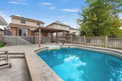 Private House+Backyard Pergola Bar Oasis