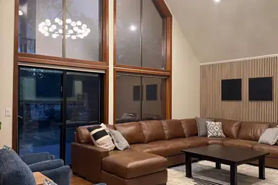 Image de Modern Sunriver Retreat – Perfect for Two Families