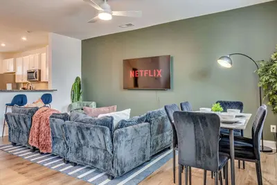 Image de 4br Townhouse | King Bed | 3-Story | Northlake