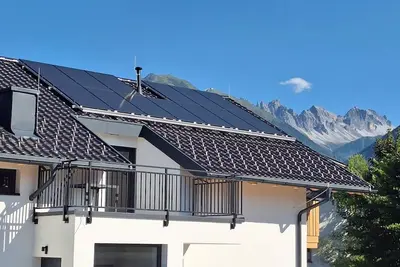 Image de Stylishly furnished and cozy vacation apartment with mountain views!