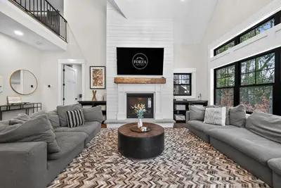 Image de New Luxury Ski-In/Out, Hot Tub, Game Room & Firepit