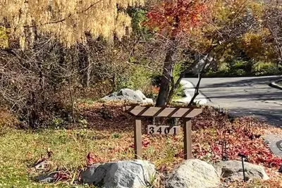 Image de Mtnside retreat with hot tub-20 min to Snowbird. Views, privacy, near shopping