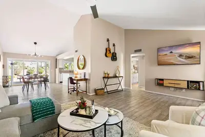 Image de Modern Retreat - Private Pool - Hot Tub - Huge Lot