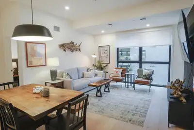 Image de Mackenzie Mountain Hop | Home for 6 in Revelstoke