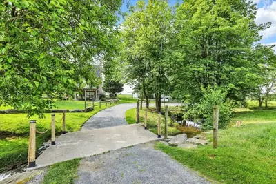 Image de Ol White House & Amish Farm Experience in Paradise