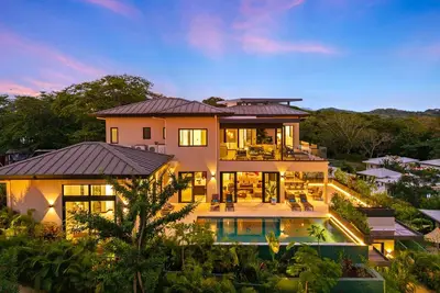 Image de Modern Brand-New Mansion with Private Pool & Plunge Pool, Walking Distance to Tamarindo Beach