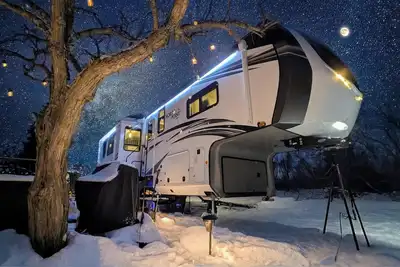 Image de Cozy Spa Glamping • Hot Tub • Backyard • Ottawa