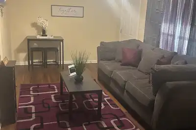 Image de 2-bedroom apartment in serene Memphis with cool Ac breeze