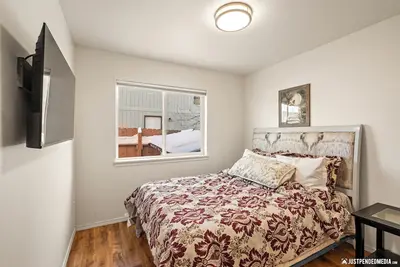 Image de Phenomenal 3-bedroom condo in pleasant Anchorage neighborhood