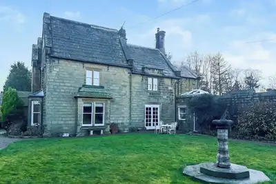 Image de 5 chambres à coucher à Cullingworth