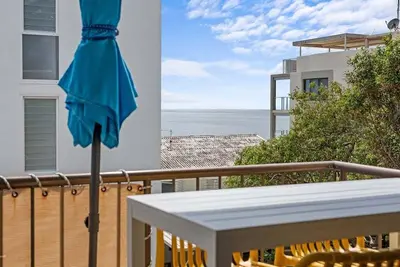 Image de Moffat Beach, Clean, Comfy, Ocean Views