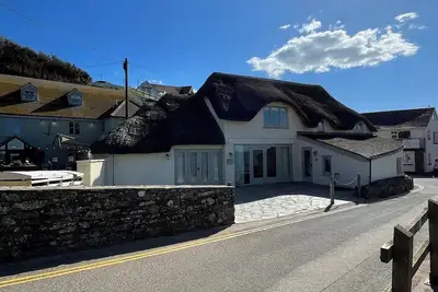 Image de Bridge Cottage, Hope Cove-Devon. We are 20 paces from the beach, stunning views!