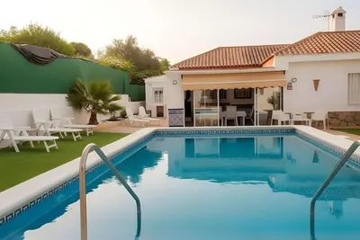 Image de Chalet de Lujo con Piscina Privada cerca de Sevilla