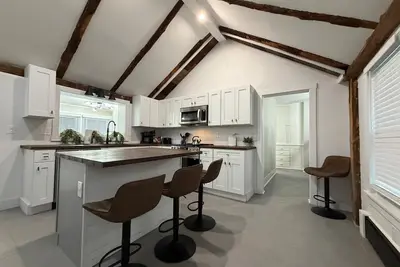 Image de Rutland-Killington Mountain Midway: Refreshed 2br Flat with High-End Kitchen and Spa Shower