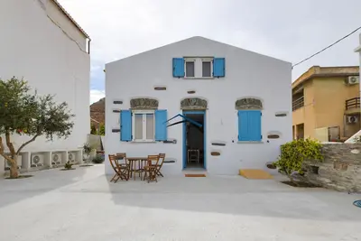 Image de Villa Antika, very close to the shops and restaurants in Korissia, Kea.