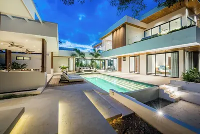 Image de A luxurious tropical retreat with daily cleaning, private pool, stunning outdoor spaces