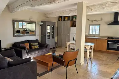 Image de Appartement de luxe avec deux chambres à Lourmarin, terrasse et vue imprenable