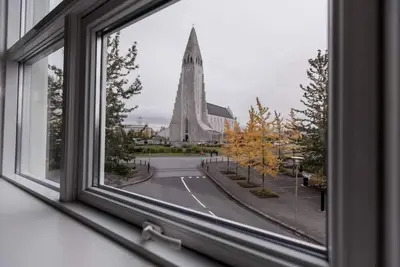 Image de Modern apartment right in front of Hallgrimskirkja - Great Location!