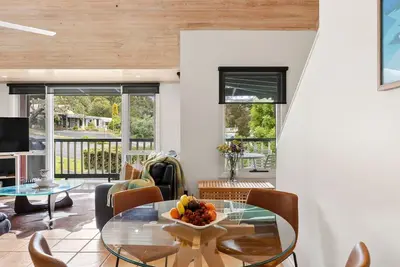 Image de Cora Lynn 14, Steps from the beach and vibrant local lifestyle, perfect base for a refresh