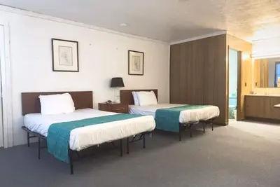 Image de Spencer Explorer | Modern Haven | Explore Fall Creek & Hike Buck Knob Peak