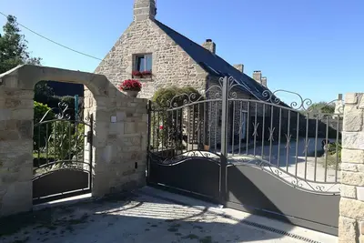 Image de Gîte « La Mer - Les Gîtes de Kergolvan » avec terrasse privée, jardin commun et Wi-Fi