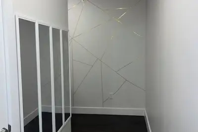 Image de 2-bedroom apartment in midtown Atlanta with heat and fitness room.