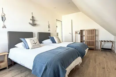 Image de Villa avec piscine chauffée pour 8 personnes à 200m de la mer