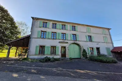 Image de Charmant gîte à La Baffe avec cour fleurie et barbecue
