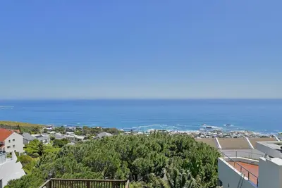 Image de Spacious Family Camps Bay Escape |  Spectacular Views | Pool, Garden