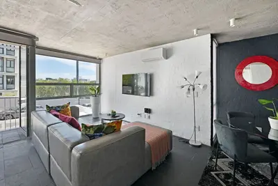Image de Modern 2-Bed Bantry Bay | 100m to Beach & Ocean Bliss