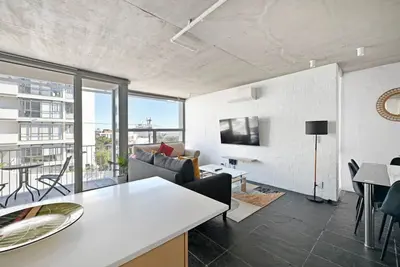 Image de Modern Living | Mountain&Ocean View |100m to Beach