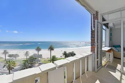 Image de Top-Floor 2-Bed Beachfront | Sunny Camps Bay Views