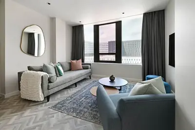 Image de 15th-Floor 2-Bed | Panoramic City Views & Modern Living