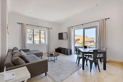 Image de Charming 2-Bed Sea Point Retreat | Mountain Views
